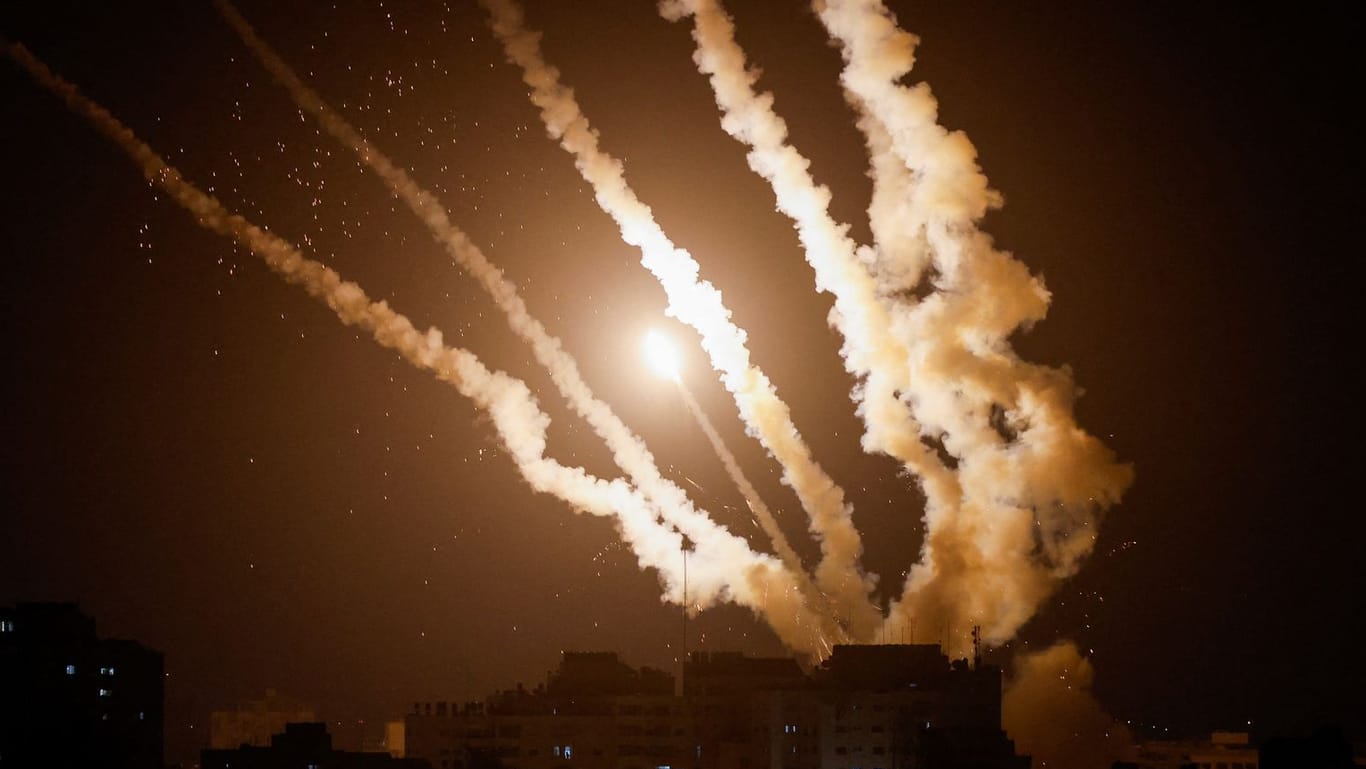 Raketen werden aus Gaza Richtung Israel abgefeuert: Zuvor war ein Dschihad-Kommandeur getötet worden.
