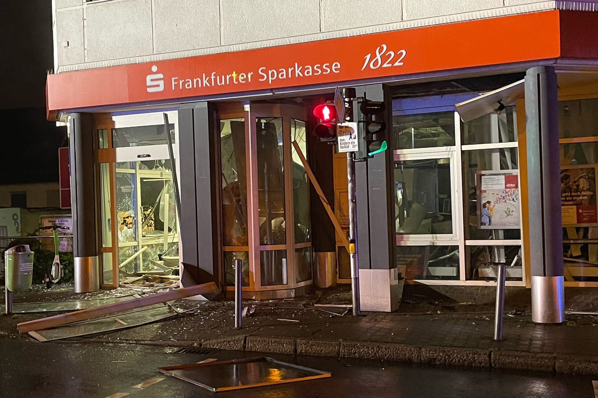 Die zerstörte Filiale in Frankfurt-Sossenheim.