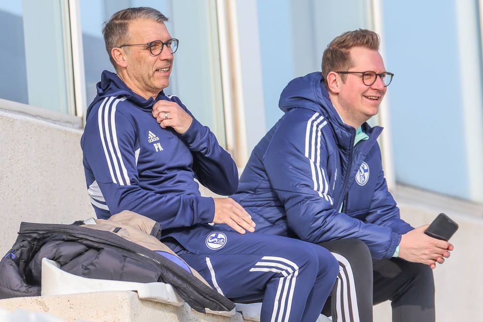 Sportvorstand Peter Knäbel (l.) neben Chefscout André Hechelmann: Letzterer rückt Berichten zufolge auf eine neue Position.