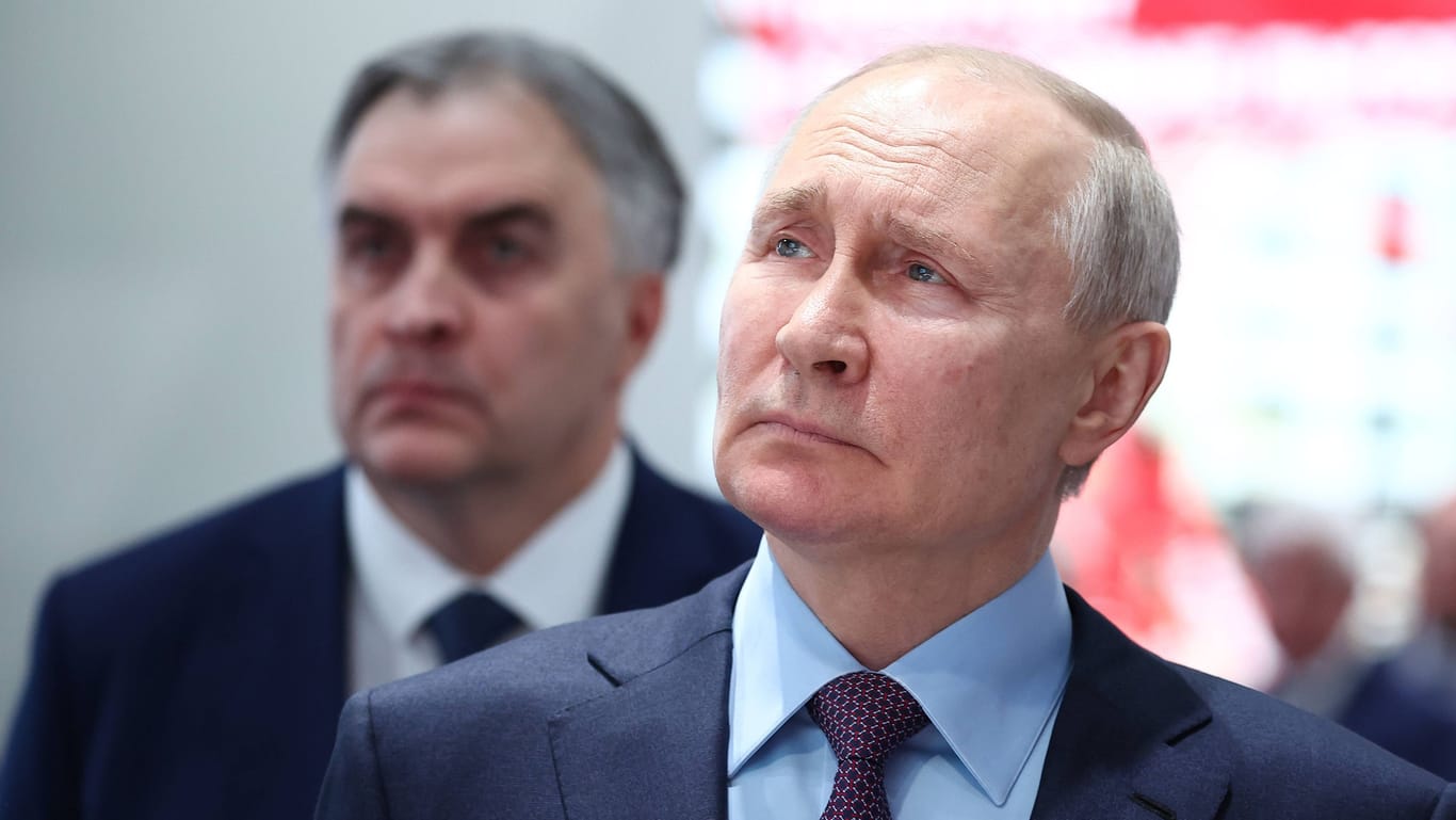 Wladimir Putin auf einer Industriemesse im April 2023: Die russischen Rüstungsexporte sind nach Beginn der Invasion in der Ukraine eingebrochen.