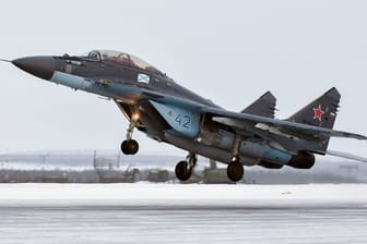 Ein russischer Kampfjet (Archivbild): Die Luftstreitkräfte der russischen Armee sollen wohl Verstärkung bekommen.