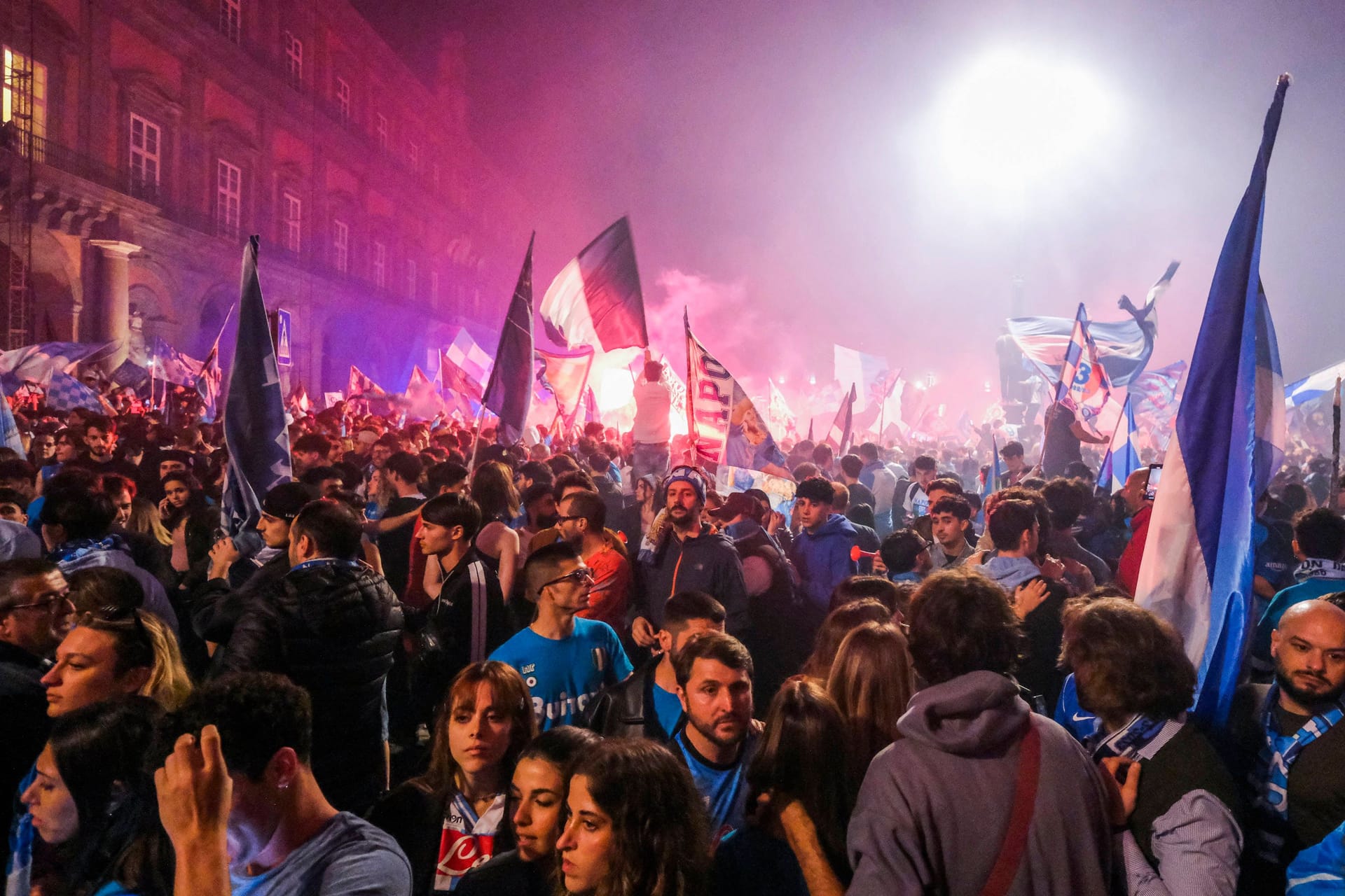 Fans in Italien: Auch sie waren außer sich vor Freude.