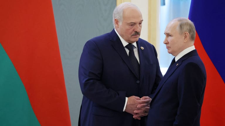 Unter Alleinherrschern: Der belarussische Diktator Lukaschenko (l.) und Russlands Diktator Wladimir Putin (Archivbild).
