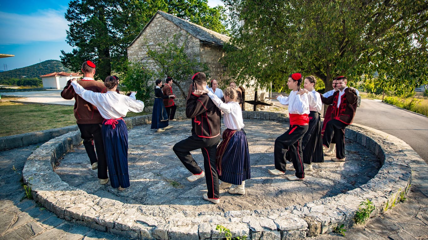 Musik und Tanz spielen in der Geschichte Kroatiens eine große Rolle und sind bis heute unverzichtbar!