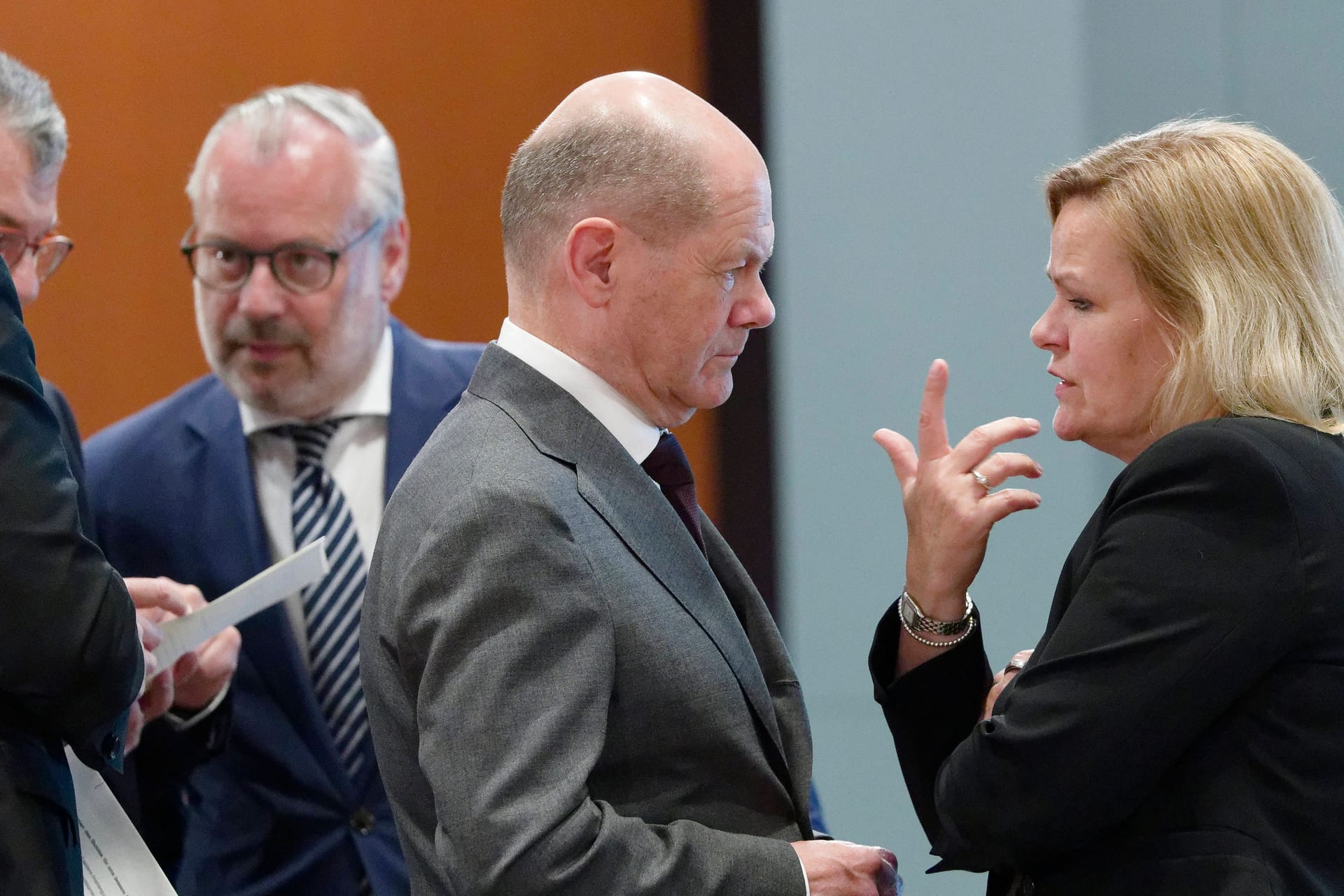 Scholz und Faeser beim Flüchtlingsgipfel im Kanzleramt: Die schwierige Finanzfrage ist weiter nicht endgültig geklärt.
