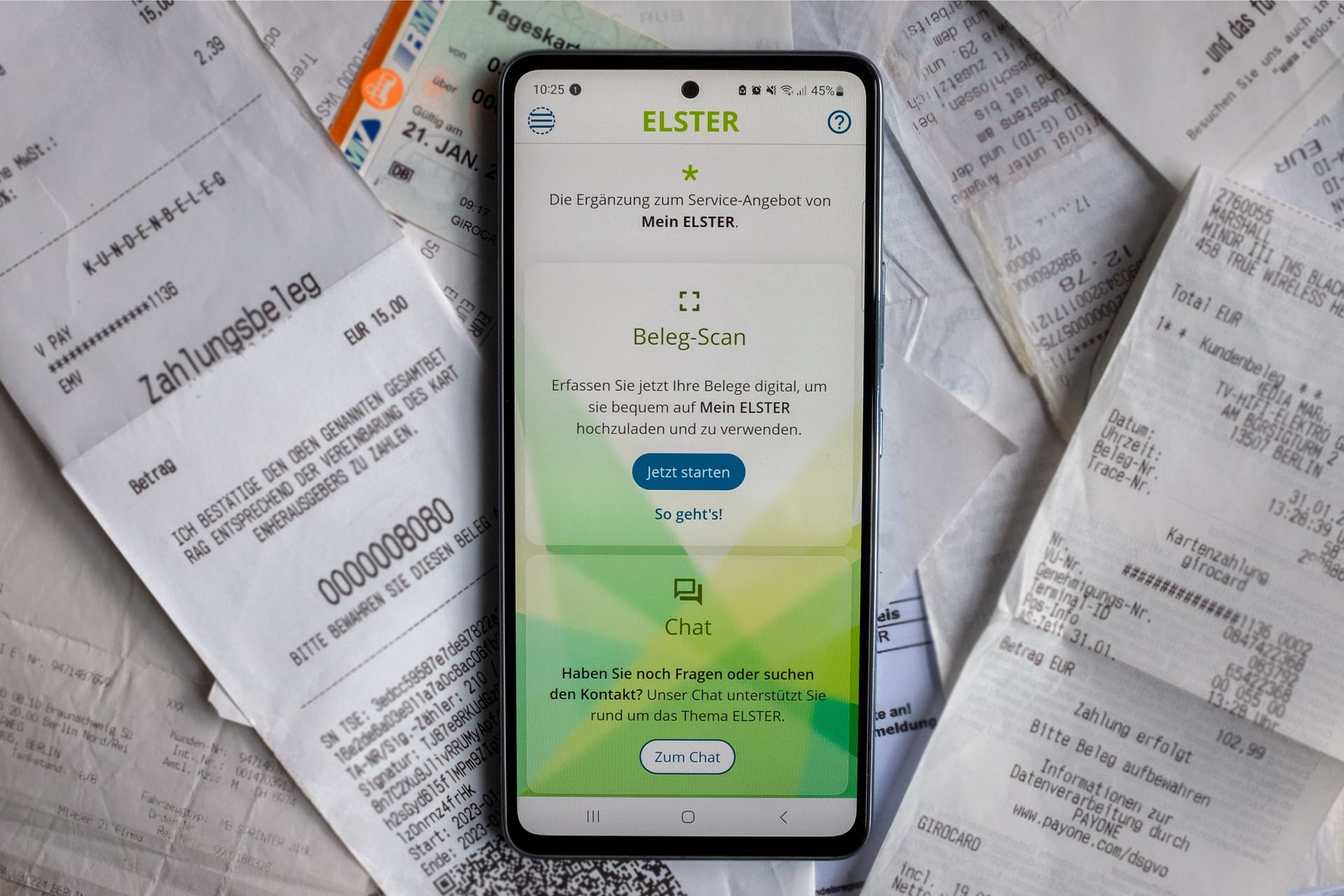 Elster-App und Belege (Symbolbild): Das Finanzamt kann bei der Einkommensteuererklärung Nachweise für Ihre Ausgaben verlangen. Elster-App und Belege (Symbolbild): Das Finanzamt kann bei der Einkommensteuererklärung Nachweise für Ihre Ausgaben verlangen.