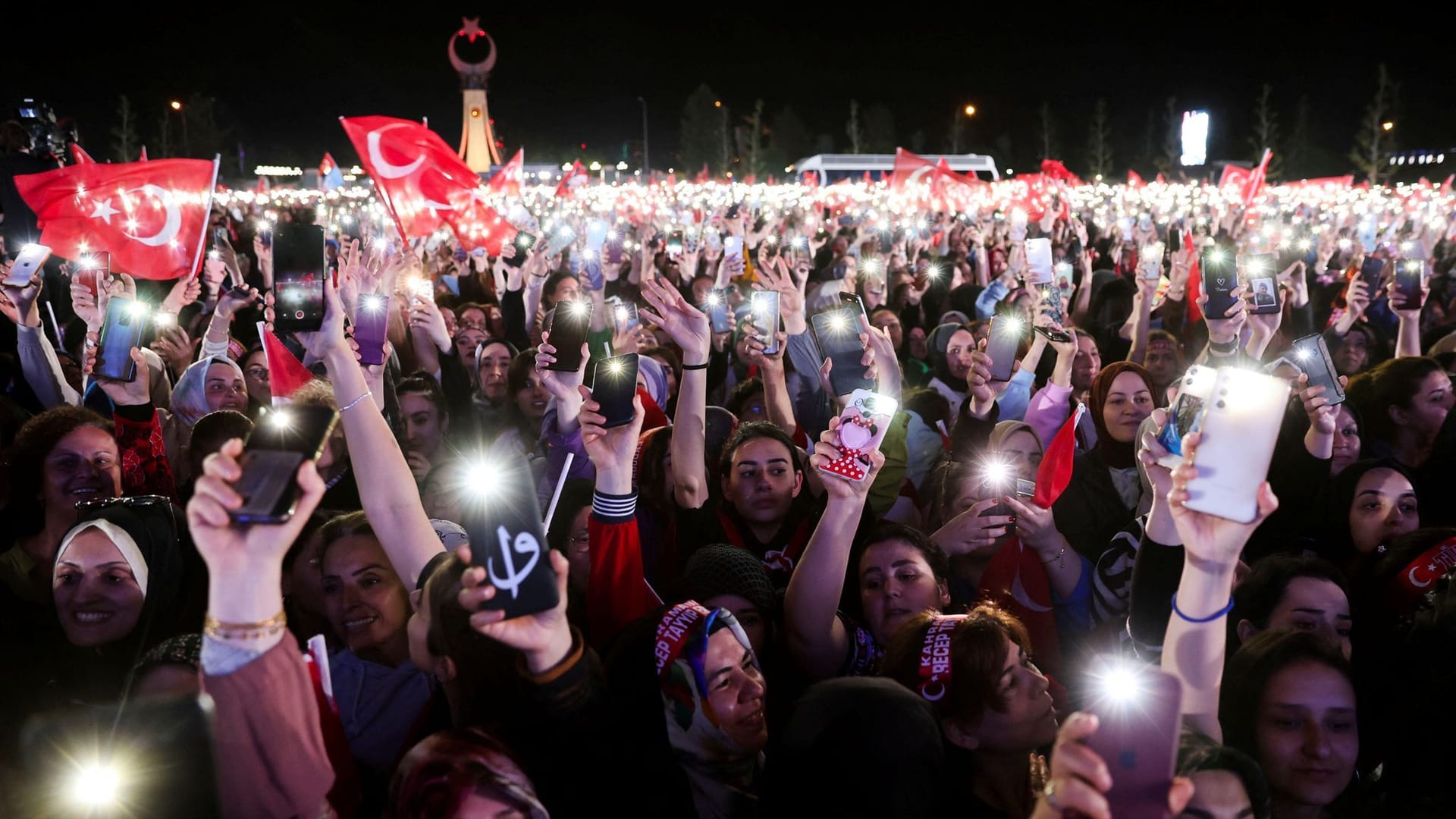 Unterstützer des türkischen Präsidenten: Recep Tayyip Erdoğan hat die Stichwahl gewonnen.