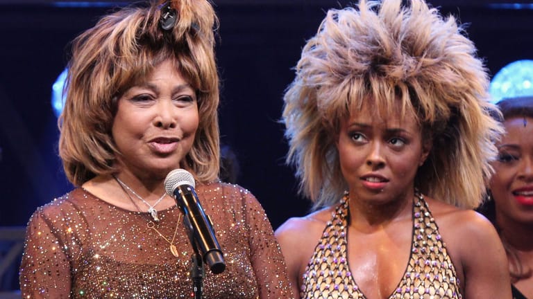 Tina Turner mit Musical-Darstellerin Adrienne Warren: Das Musical findet seit 2018 statt.