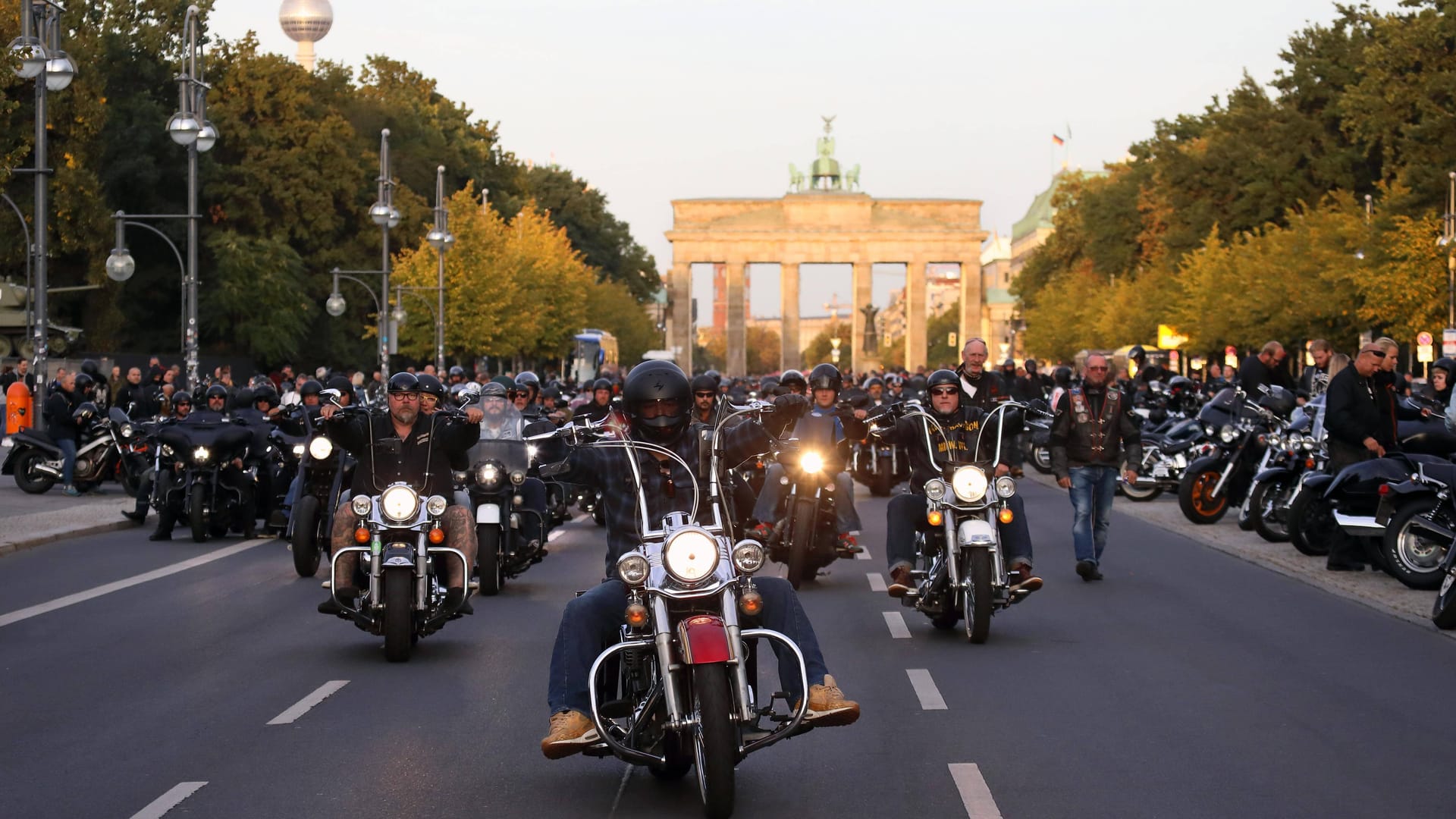 Berlin: Ein Hells Angels Motorrad-Korso durch die Hauptstadt im Jahr 2019.