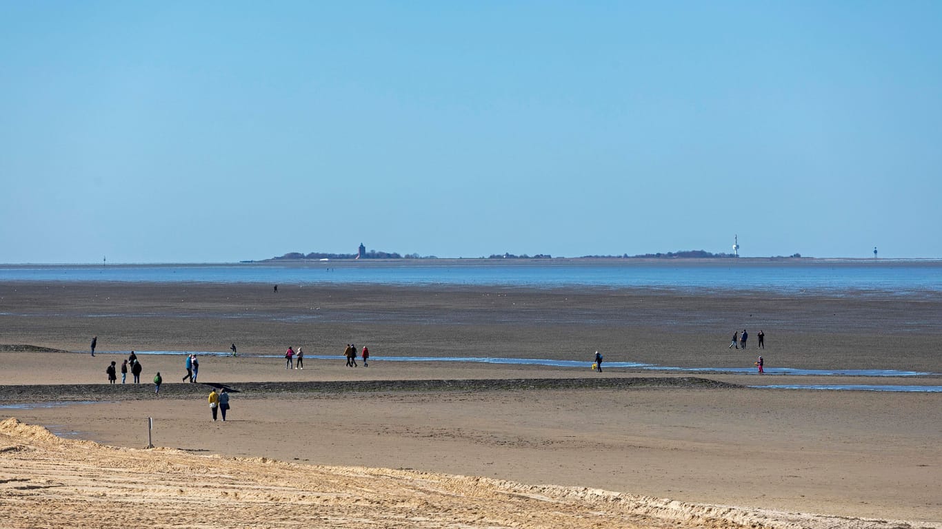 Der Strand von Cuxhaven: Die Fischmeile der Stadt biete viele Leckereien.