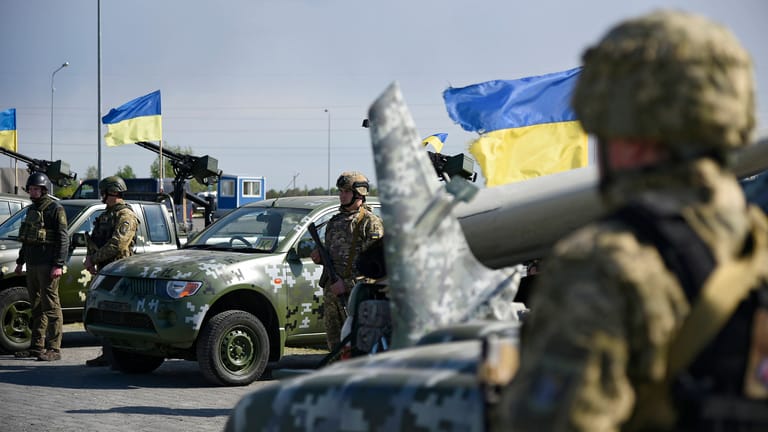 Ukrainische Soldaten: Auf Seiten der Armee kämpfen auch ausländische Söldner.