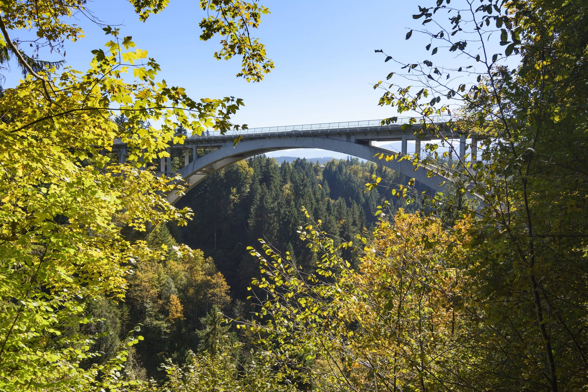 Die Echelsbacher Brücke über die Ammer bei Schongau (Archivbild): In der Nähe der Brücke verunglückte ein Elfjähriger tödlich.