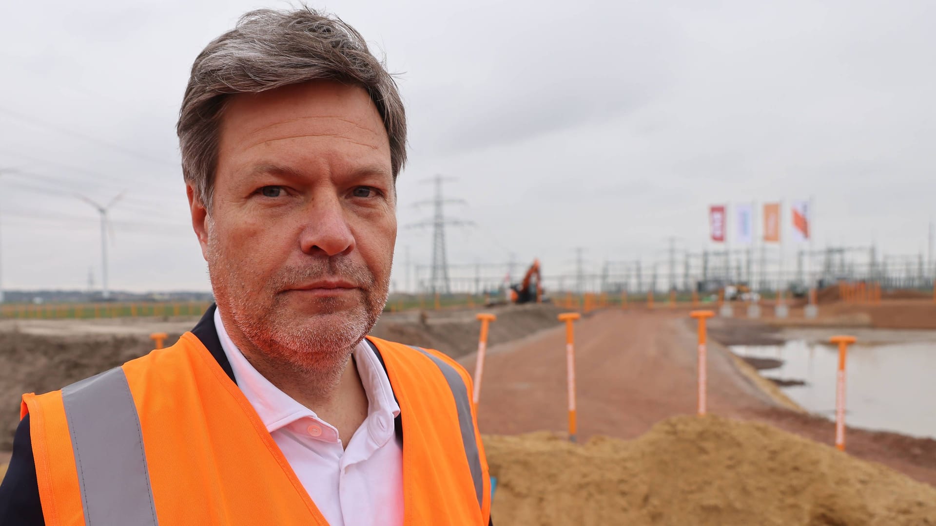 Robert Habeck auf einer Baustelle: Der Wirtschaftsminister will die Energieversorgung des Landes umbauen. Robert Habeck auf einer Baustelle: Der Wirtschaftsminister will die Energieversorgung des Landes umbauen.