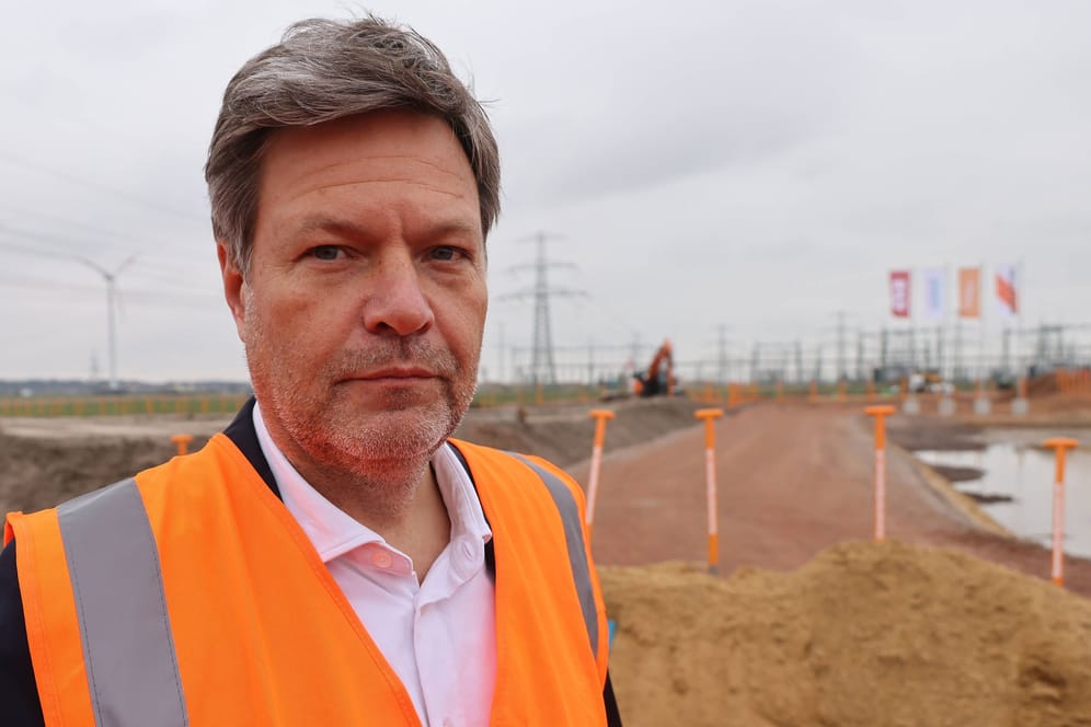 Robert Habeck auf einer Baustelle: Der Wirtschaftsminister will die Energieversorgung des Landes umbauen.