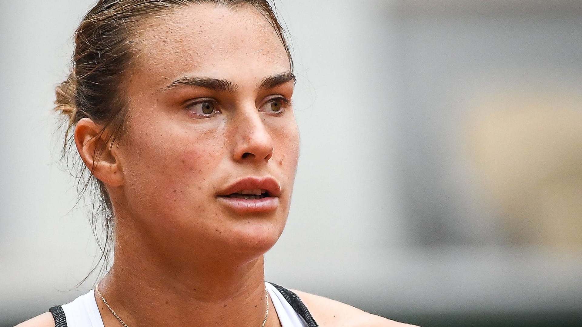 Aryna Sabalenka: Die Tennisspielerin hat über ihre Erstrunden-Kontrahentin der French Open gesprochen.