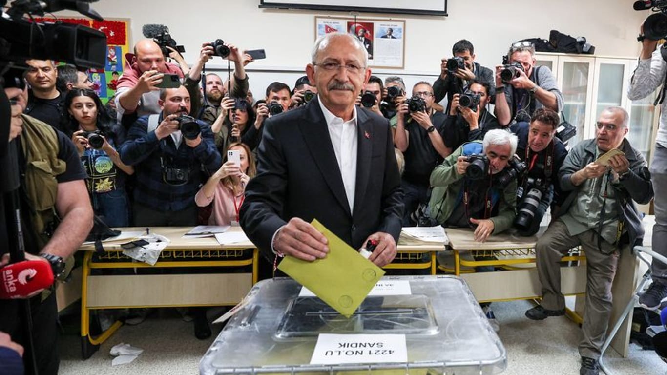 Kılıçdaroğlu bei seiner Stimmabgabe: Der CHP-Kandidat ging in den Umfragen als Favorit in die Wahl.