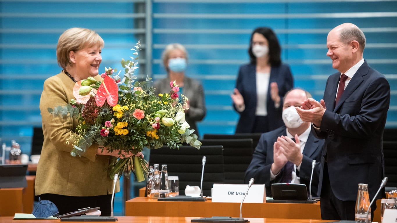 Angela Merkel bei ihrer letzten Kabinettssitzung im November 2021: Nach zwei Jahren Ampel sehne ich mich nach der Großen Koalition zurück.