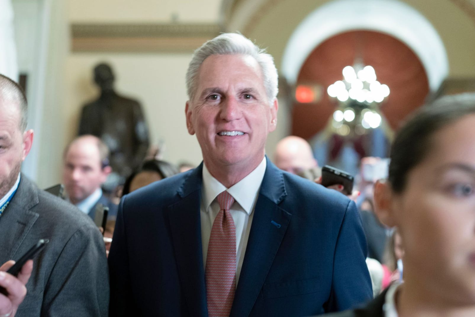 Republikanerführer Kevin McCarthy im US-Kongress: Er hat genügend Stimmen für die Beilegung des Schuldenstreits zusammenbekommen.