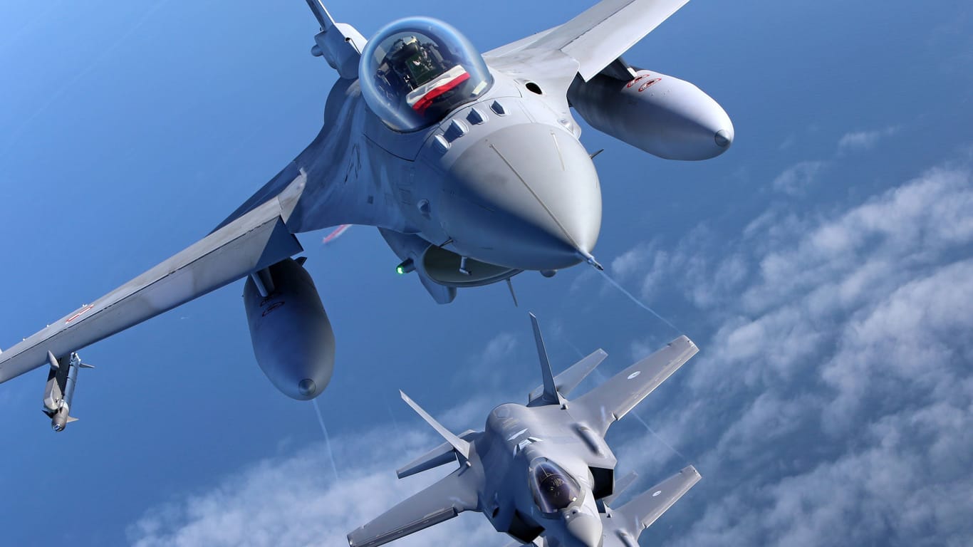 F-16-Kampfjets (Symbolbild): Russland warnt vor einer Lieferung an die Ukraine.