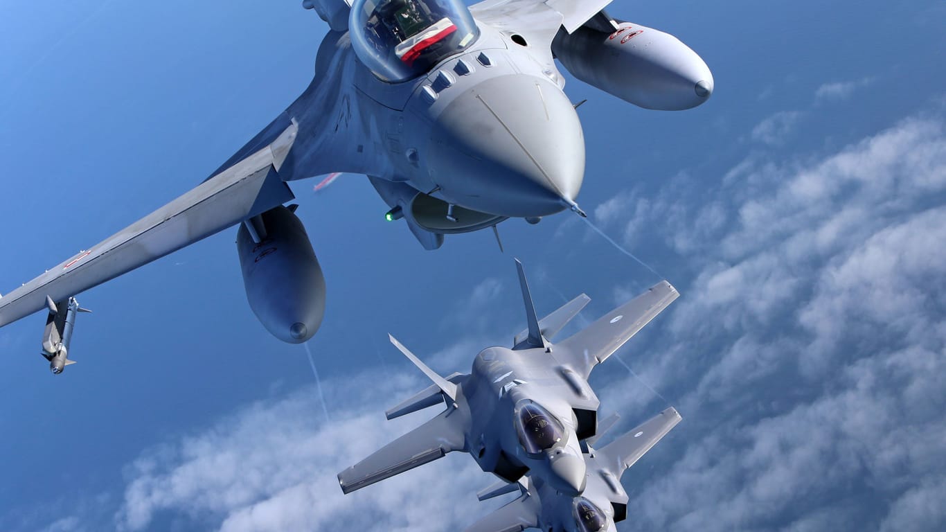F-16-Kampfjets (Symbolbild): Russland warnt vor einer Lieferung an die Ukraine.