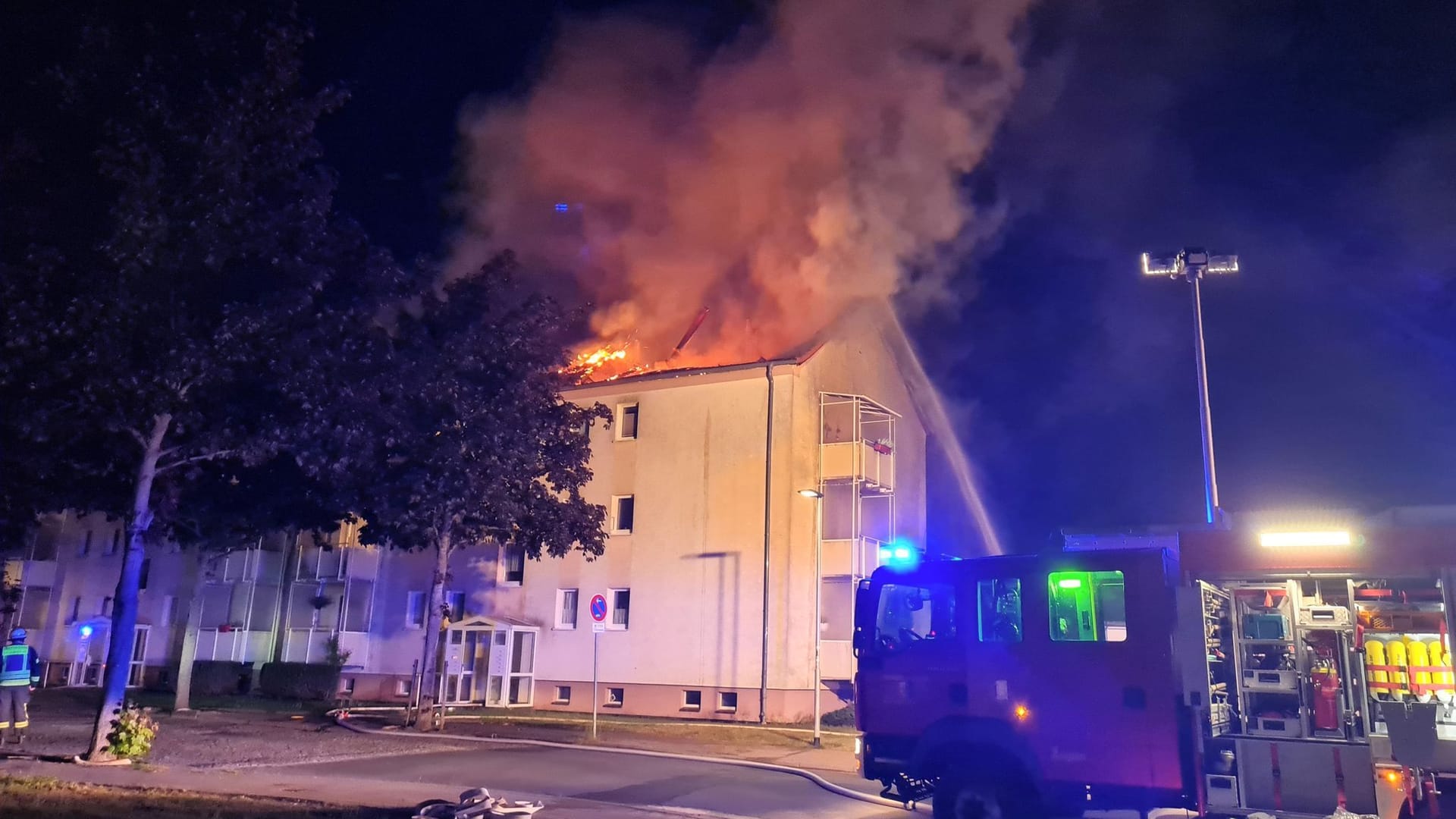 Rohrbrüche nach Hausbrand: Straße droht abzusacken