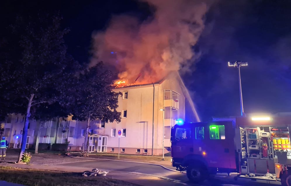 Rohrbrüche nach Hausbrand: Straße droht abzusacken