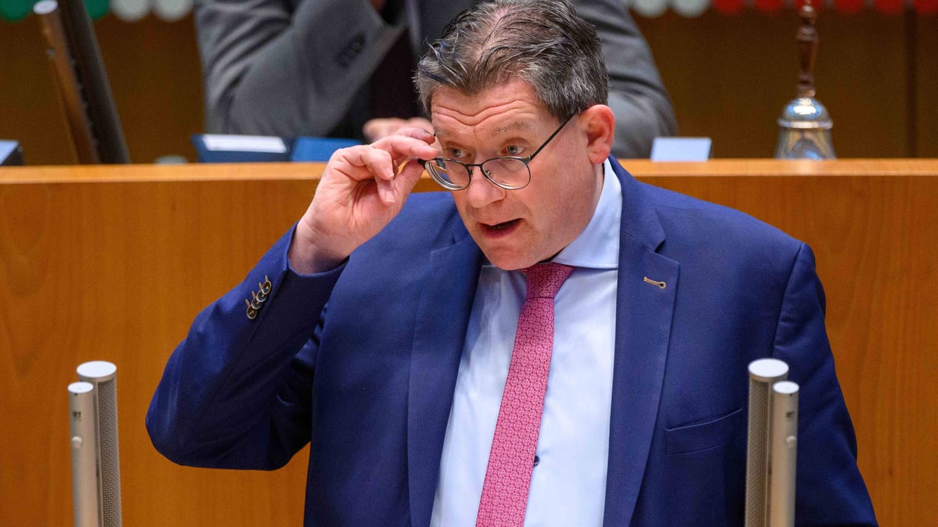 Dietmar Brockes (Archivbild): Der Abgeordnete der FDP zahlte laut Staatsanwaltschaft einen niedrigen vierstelligen Betrag.