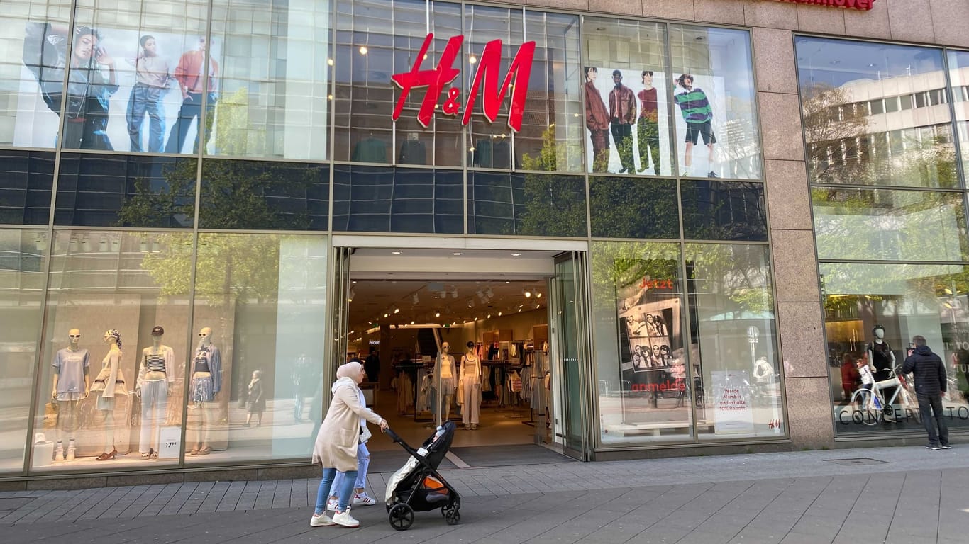 Bekleidungsgeschäft H&M in Hannover: Eine der beiden H&M-Filialen in der Georgstraße schließt im Oktober 2023.