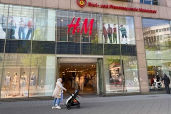 Bekleidungsgeschäft H&M in Hannover: Eine der beiden H&M-Filialen in der Georgstraße schließt im Oktober 2023.