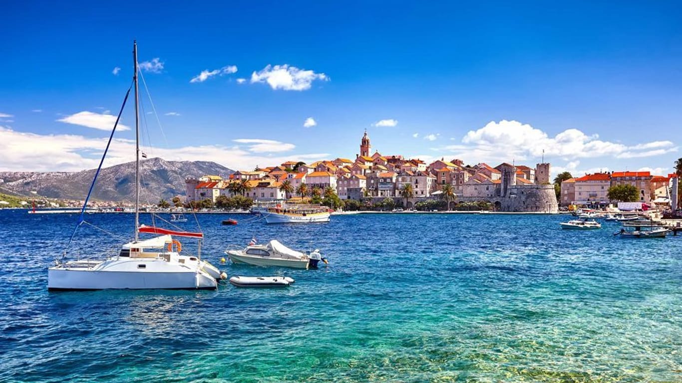 Mehr als Sonne, Strand und Badebuchten: Planen Sie Ihre Reise nach Kroatien (hier zu sehen: die wunderschöne Insel Korčula) und entdecken Sie das Welterbe des Landes!