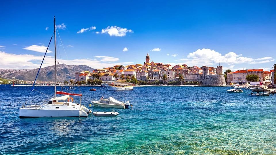 Mehr als Sonne, Strand und Badebuchten: Planen Sie Ihre Reise nach Kroatien (hier zu sehen: die wunderschöne Insel Korčula) und entdecken Sie das Welterbe des Landes! Mehr als Sonne, Strand und Badebuchten: Planen Sie Ihre Reise nach Kroatien (hier zu sehen: die wunderschöne Insel Korčula) und entdecken Sie das Welterbe des Landes!