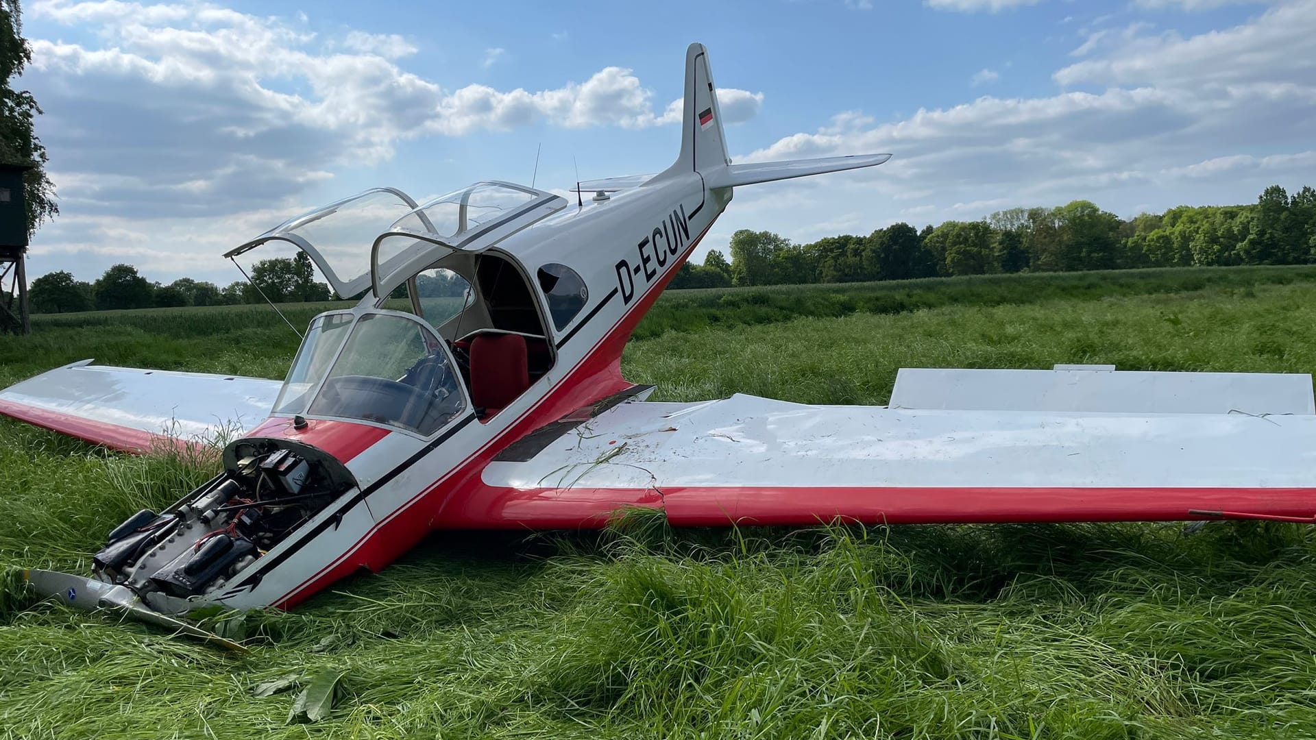Flieger in Recklinghausen: Der Pilot wurde leicht verletzt.