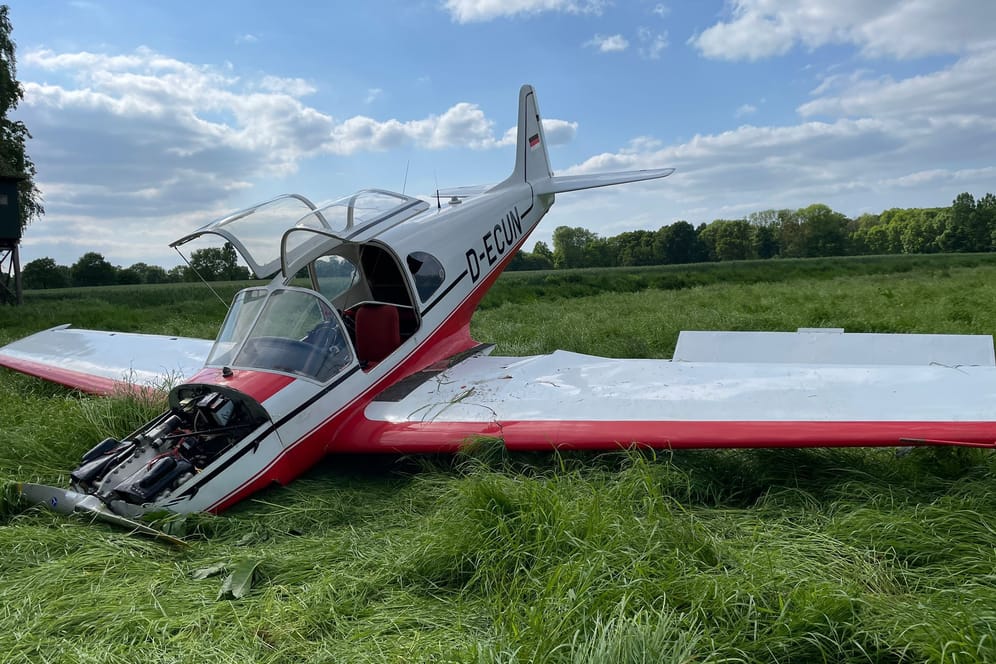 Flieger in Recklinghausen: Der Pilot wurde leicht verletzt.
