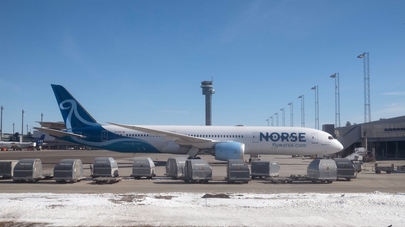 Ein Flugzeug der Norse Atlantic Airways (Symbolbild): Die Airline könnte sich aus Berlin zurückziehen.