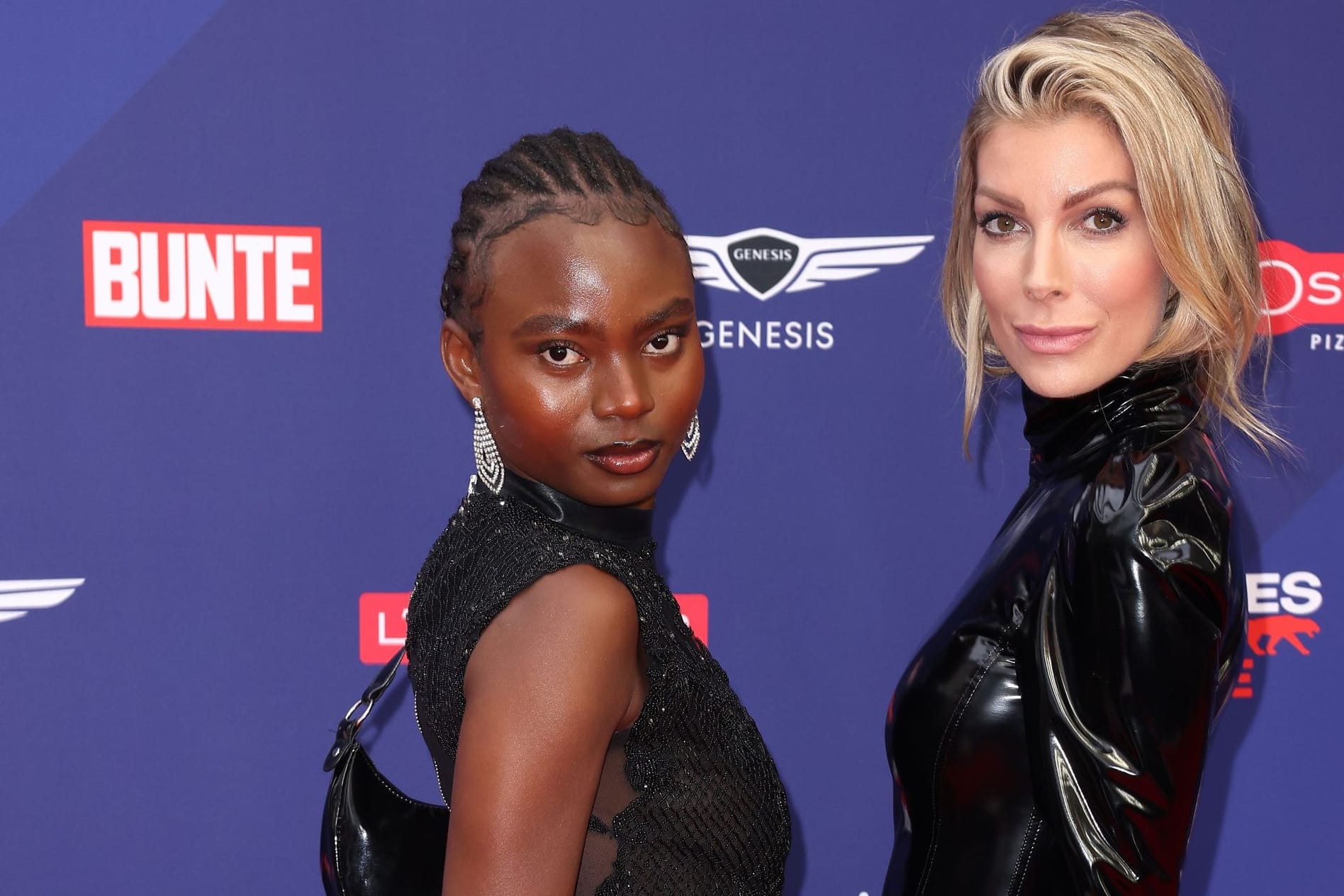 Die Models Noella Mbomba und Annika Gassner beim "Bunte New Faces Award".