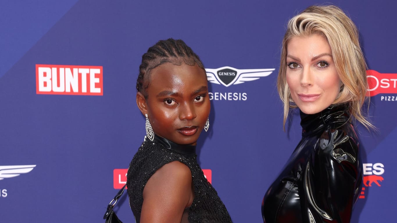 Die Models Noella Mbomba und Annika Gassner beim "Bunte New Faces Award".
