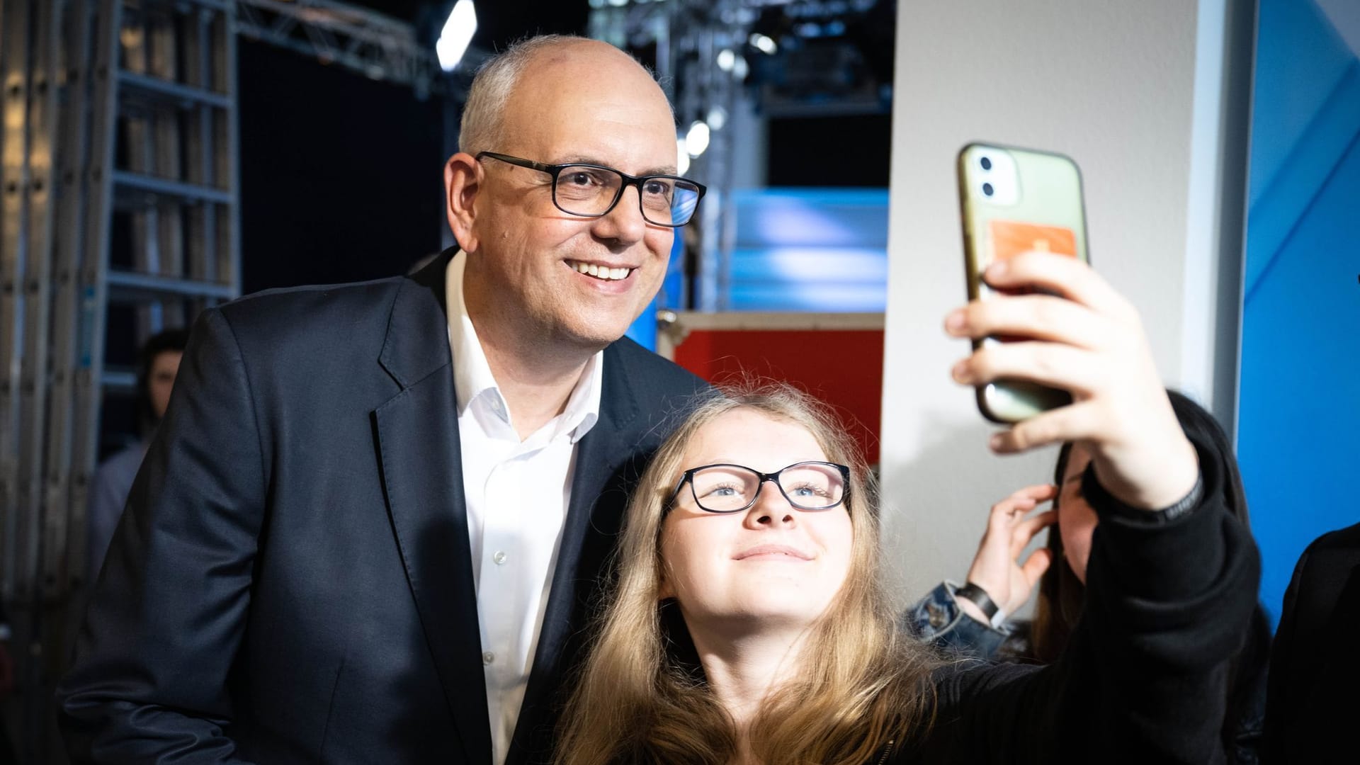 SPD-Spitzenkandidat Andreas Bovenschulte am Abend der Bürgerschaftswahl in Bremen: Er wird wohl wieder das Regierungsamt übernehmen. SPD-Spitzenkandidat Andreas Bovenschulte am Abend der Bürgerschaftswahl in Bremen: Er wird wohl wieder das Regierungsamt übernehmen.