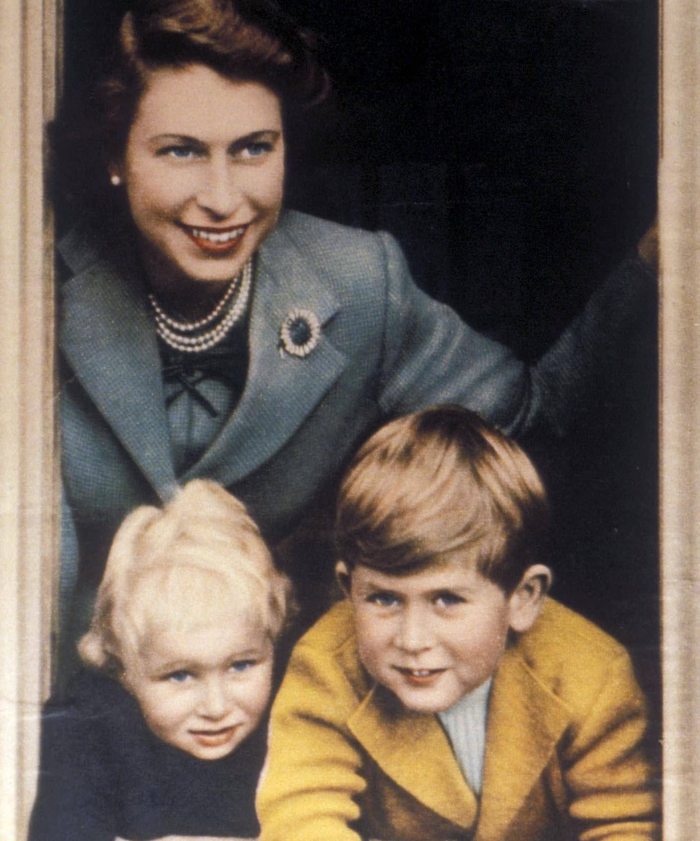 1952: Elizabeth II. mit ihren Kindern Anne und Charles.