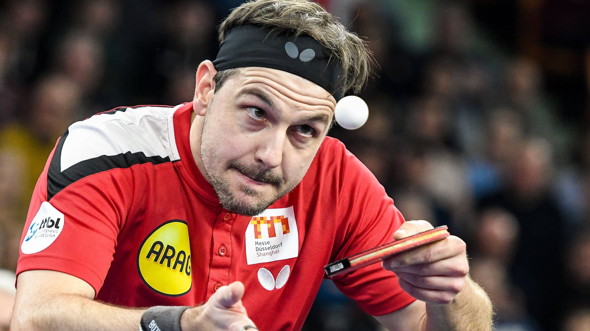 Timo Boll: Er hat sich verletzt.