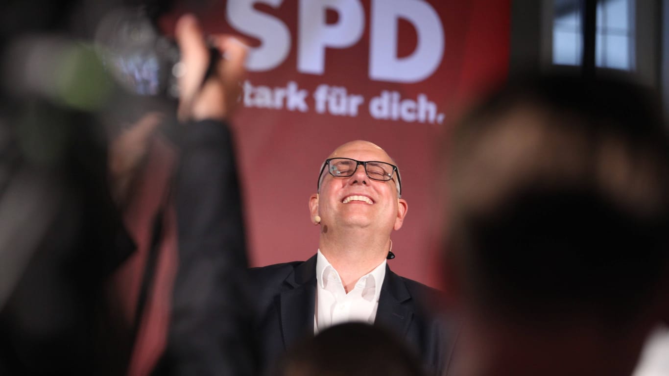 Auch Norddeutsche können sich freuen – so wie Bremens bisheriger und wohl auch künftiger Bürgermeister Andreas Bovenschulte am Wahlabend.