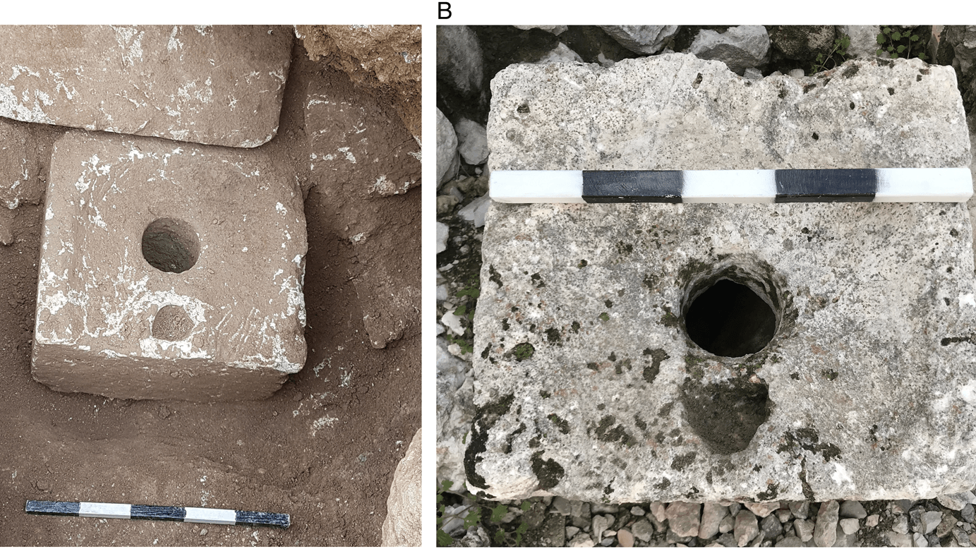 Steinerne Toilettensitze aus Armon ha-Natziv (l.) und dem Haus des Ahiel (r.)