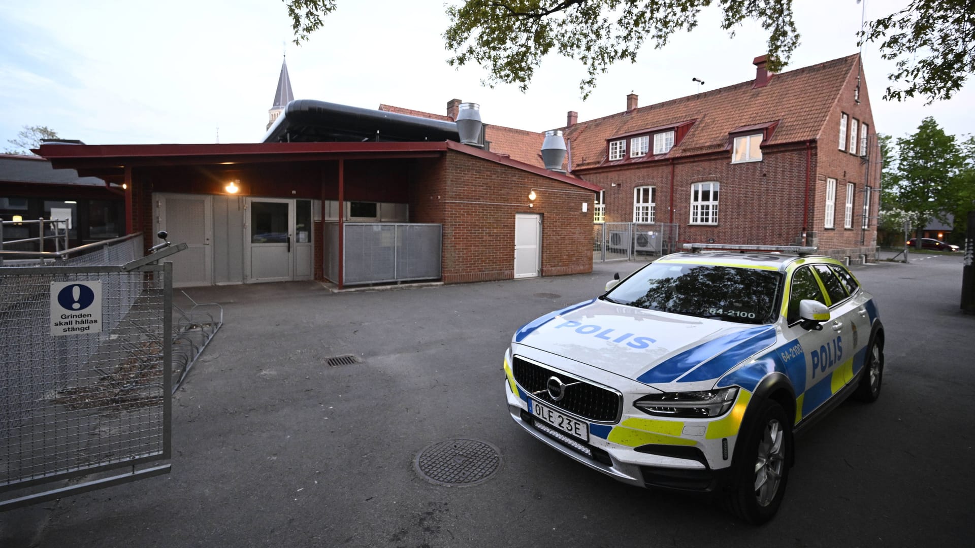 Die Schule in Svedala: Ein Kind starb, nachdem es vom Dach der Sporthalle gestürzt war.