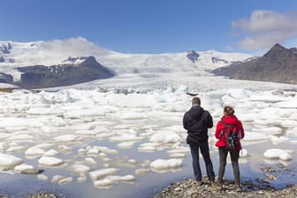 Gletschersee Fjallsárlón: Rund um den Gletscher Vatnajökull breitet sich der Nationalpark aus.