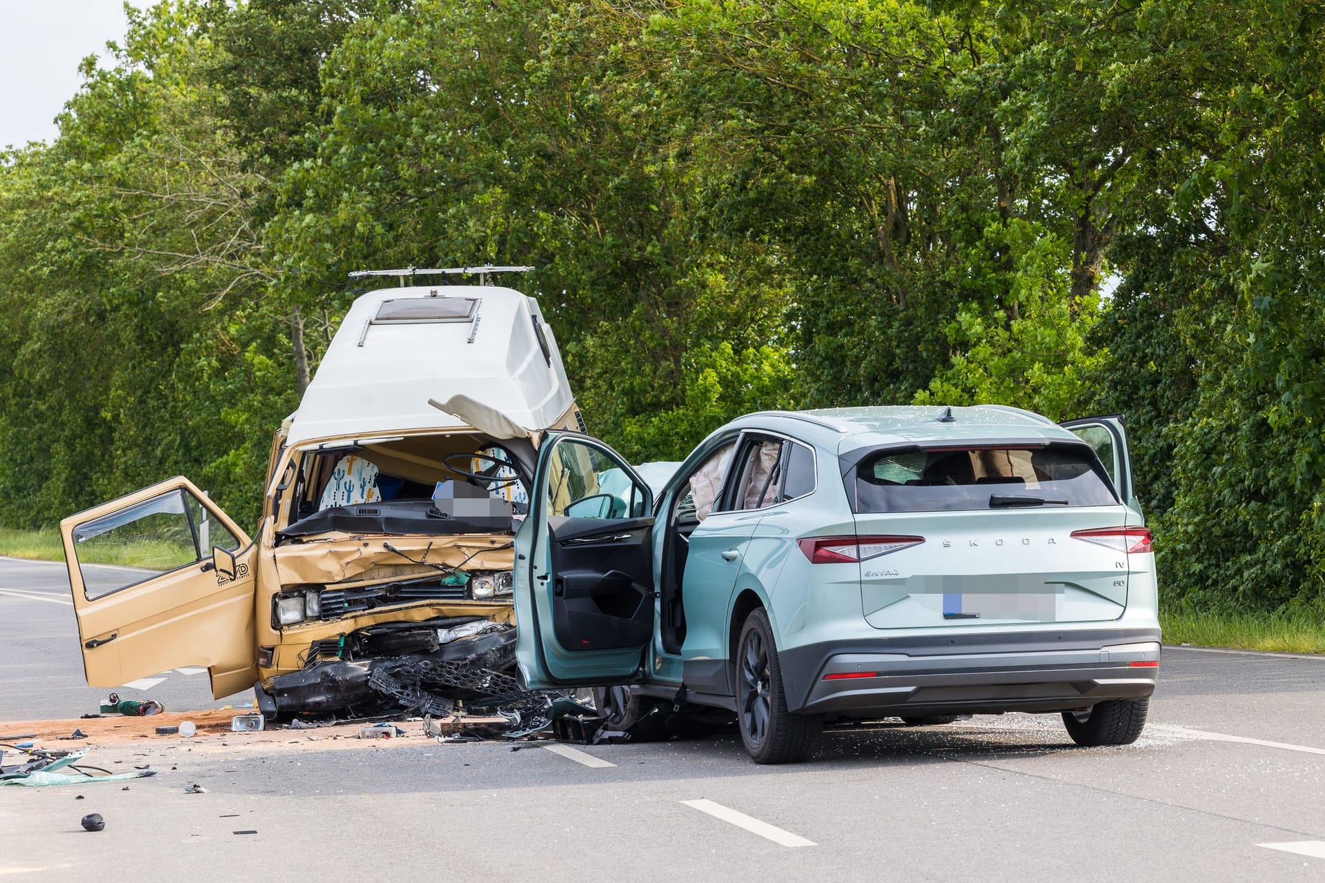 Verkehrsunfall: An beiden Fahrzeugen entstand ein Totalschaden von zusammen ca. 50.000 Euro.