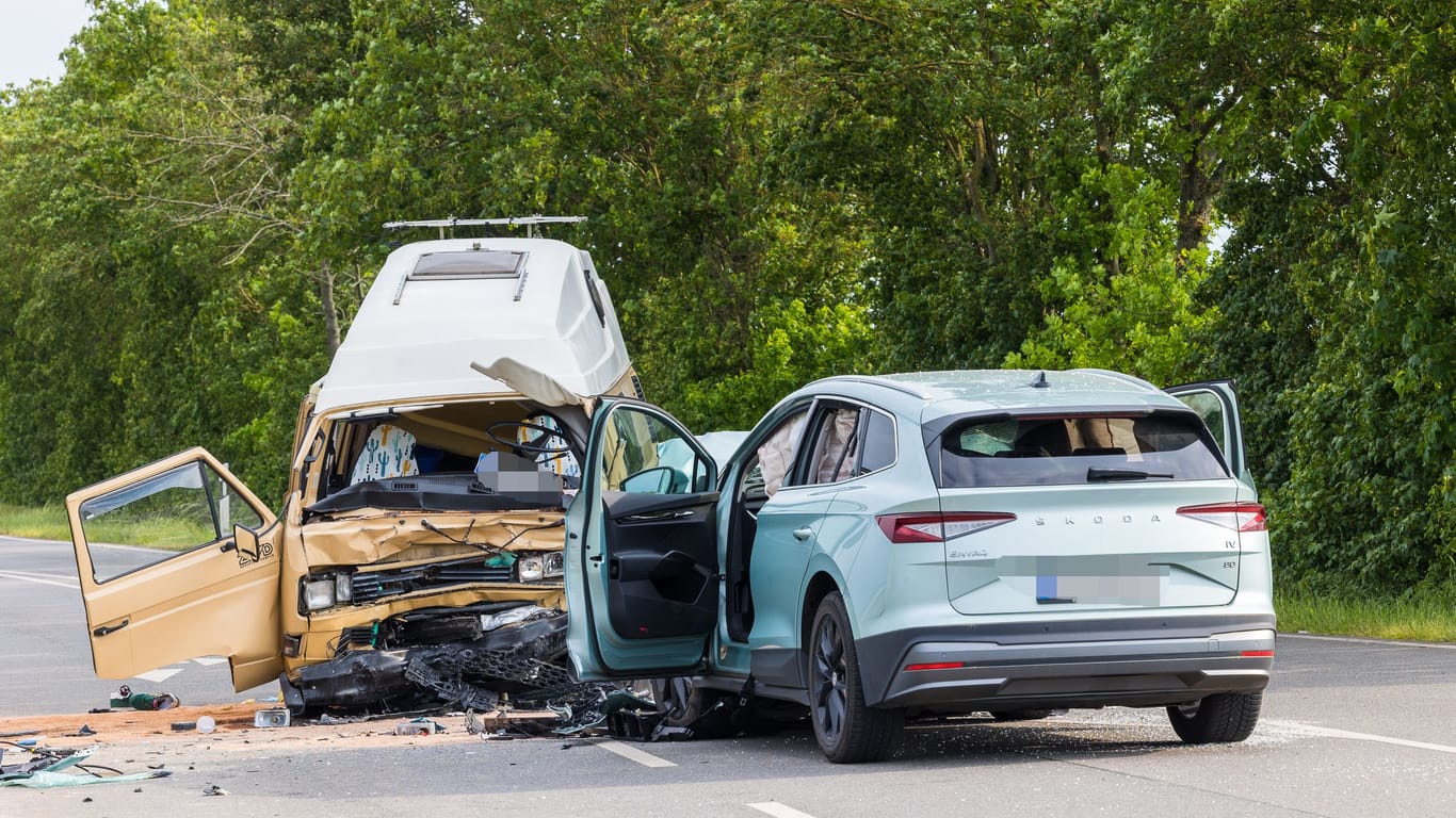 Verkehrsunfall: An beiden Fahrzeugen entstand ein Totalschaden von zusammen ca. 50.000 Euro.