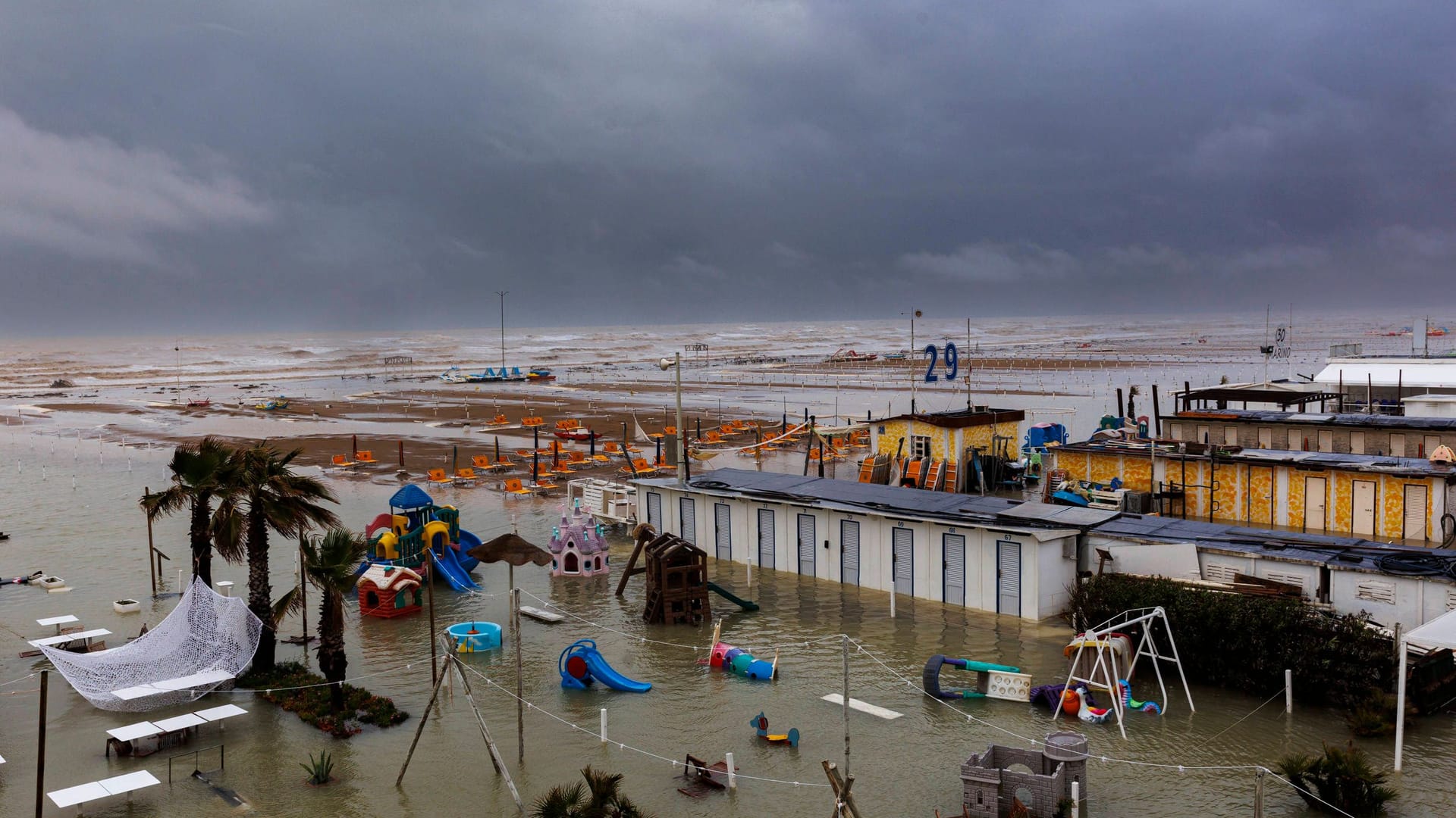 Rimini während der Flut: Das beliebte Reiseziel kam vergleichsweise glimpflich davon.