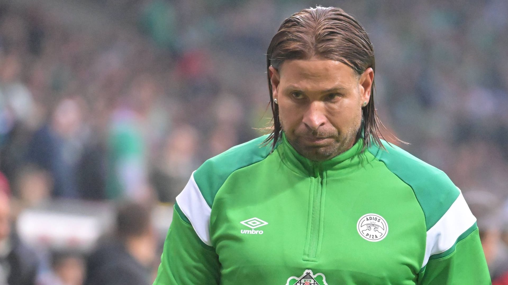 Tim Wiese beim Abschiedsspiel von Claudio Pizarro im September 2022: Der Ex-Profi steht aktuell in der Kritik.