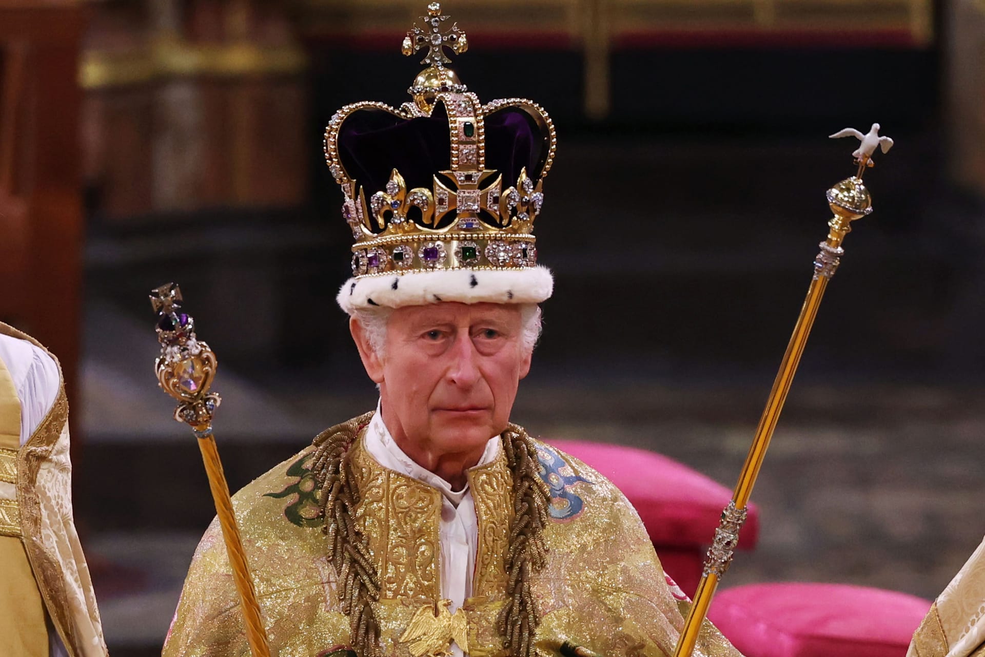 Zu schwer für seinen Kopf: Charles III. durfte die Krone nach der Krönung wieder absetzen.