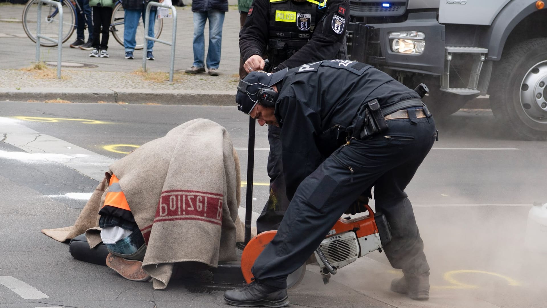 Letzte Generation blockiert erneut Verkehr in Berlin