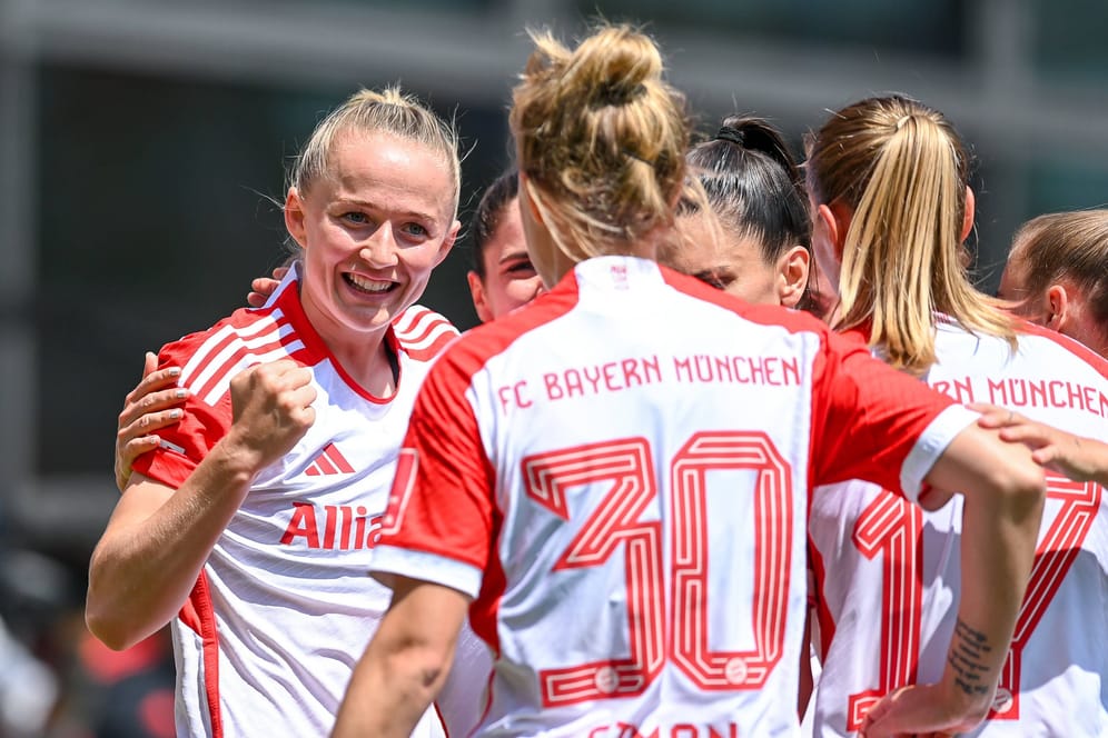Spielerinnen des FC Bayern: Sie sind klar auf Meisterkurs.
